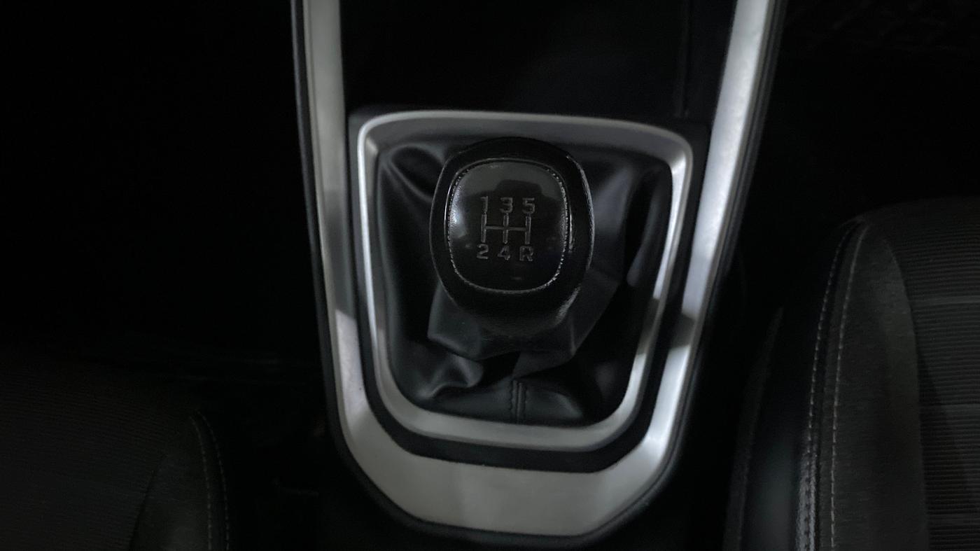2024 KIA SONET HTK PLUS 1.2 PETROL MT, Petrol, Manual, 33,709 km, Gear Lever