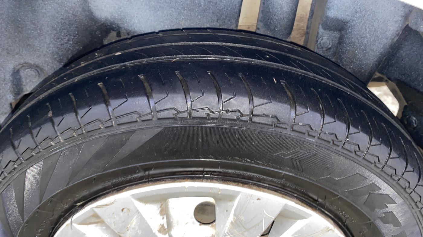 2021 Maruti Swift Dzire TOUR S-CNG, CNG, Manual, 1,36,436 km, Left Rear Tyre Tread