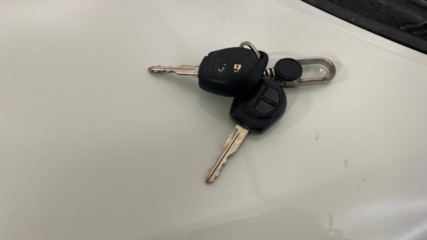 2021 Maruti Swift Dzire TOUR S-CNG, CNG, Manual, 1,36,436 km, Key Close Up