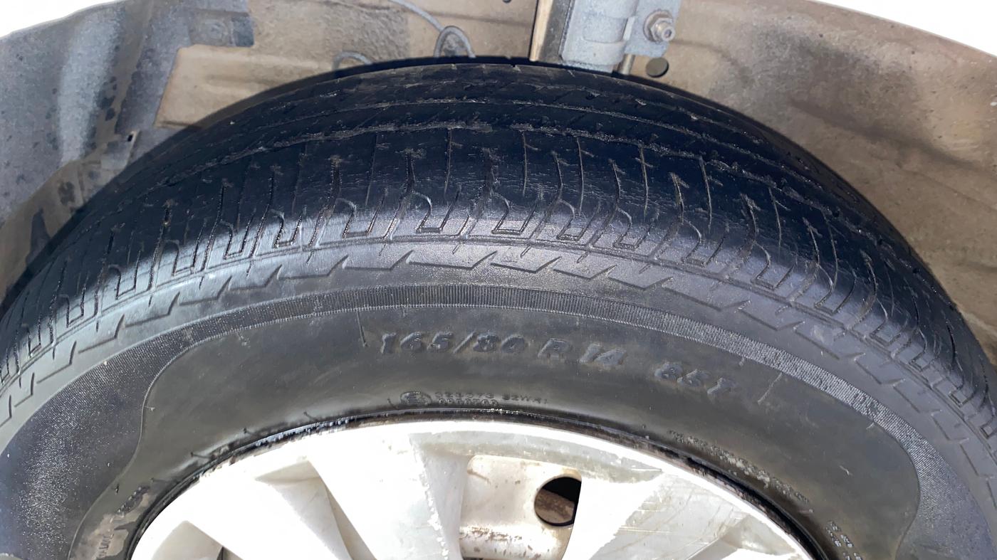 2021 Maruti Swift Dzire TOUR S-CNG, CNG, Manual, 1,36,436 km, Left Front Tyre Tread