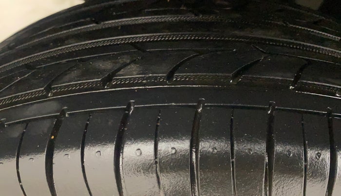 2019 Maruti Swift VXI AMT, Petrol, Automatic, 36,267 km, Right Rear Tyre Tread