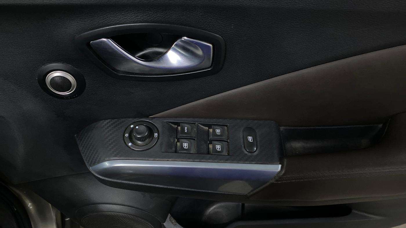 2019 Nissan Kicks XV PREMIUM (O) DIESEL, Diesel, Manual, 99,922 km, Driver Side Door Panels Control