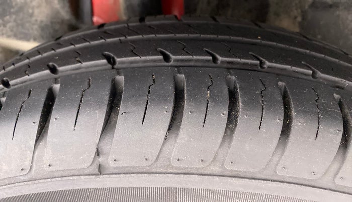 2022 Maruti Swift VXI D, Petrol, Manual, 1,457 km, Right Rear Tyre Tread