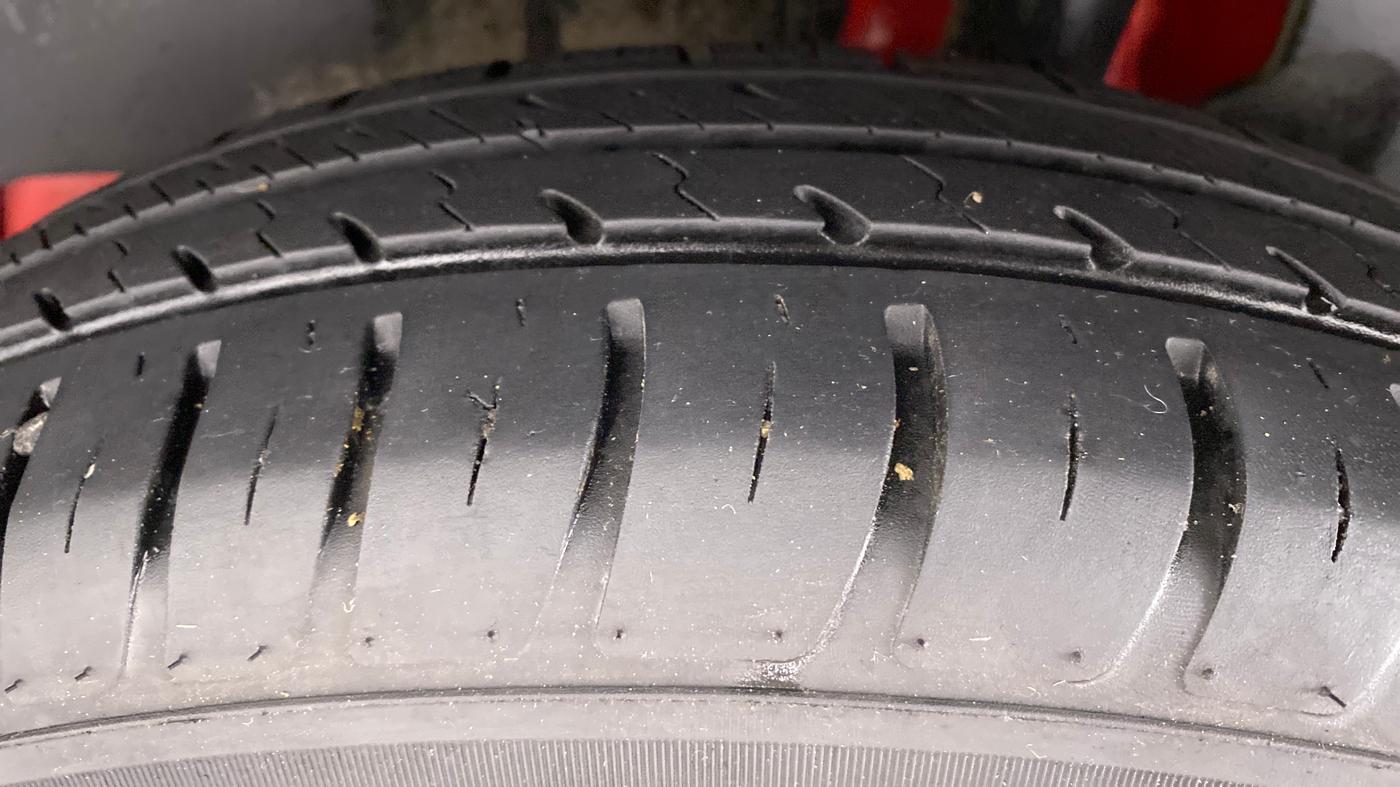 2022 Maruti Swift VXI D, Petrol, Manual, 1,457 km, Left Rear Tyre Tread