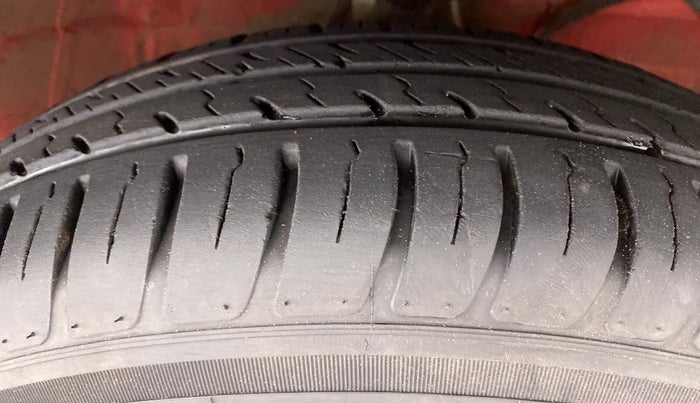 2022 Maruti Swift VXI D, Petrol, Manual, 1,457 km, Right Front Tyre Tread