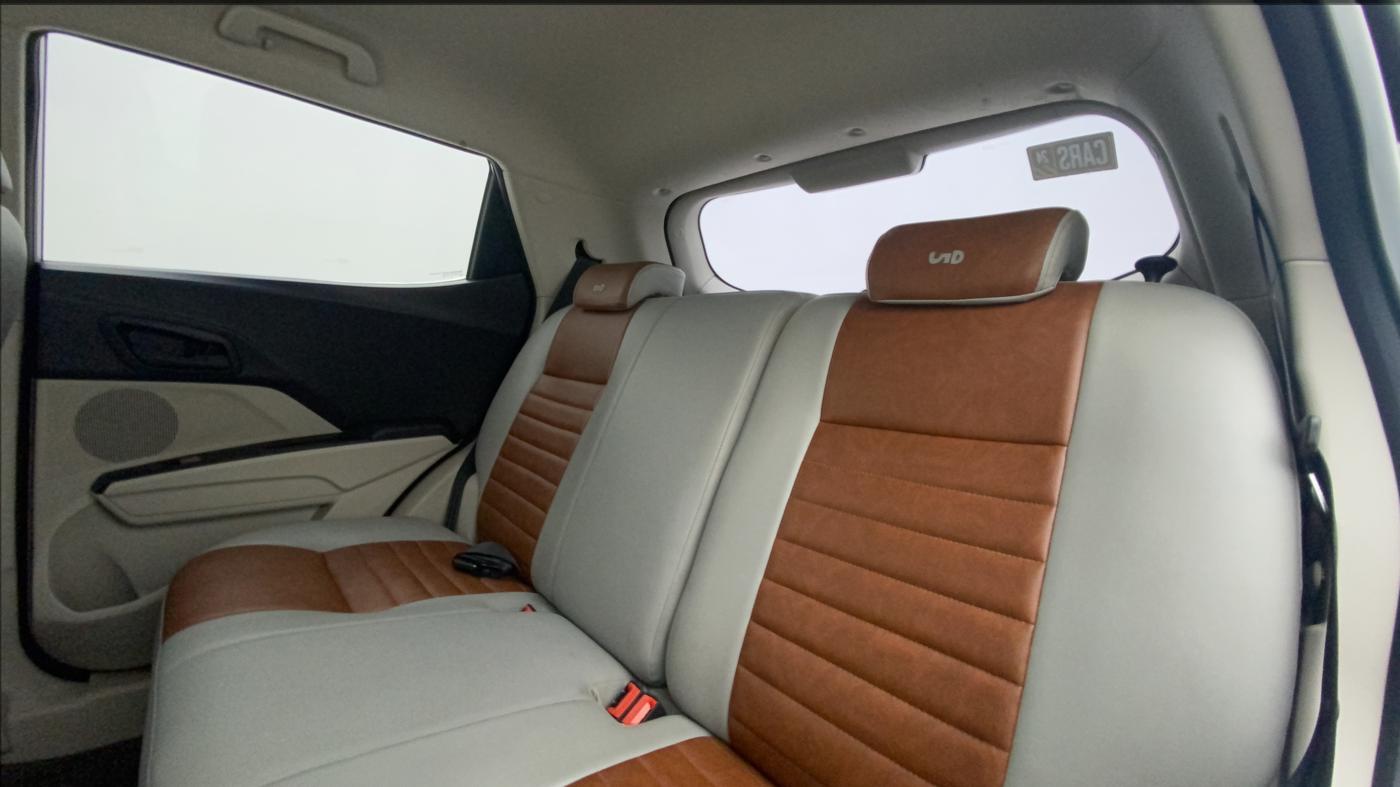 2020 Mahindra XUV300 W4 1.5 DIESEL, Diesel, Manual, 45,431 km, Right Side Rear Door Cabin
