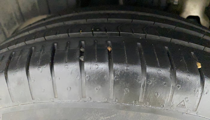 2020 Mahindra XUV300 W4 1.5 DIESEL, Diesel, Manual, 45,431 km, Right Rear Tyre Tread