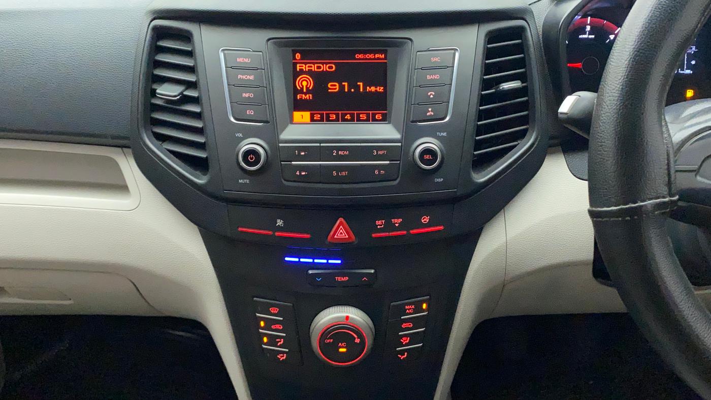 2020 Mahindra XUV300 W4 1.5 DIESEL, Diesel, Manual, 45,431 km, Air Conditioner