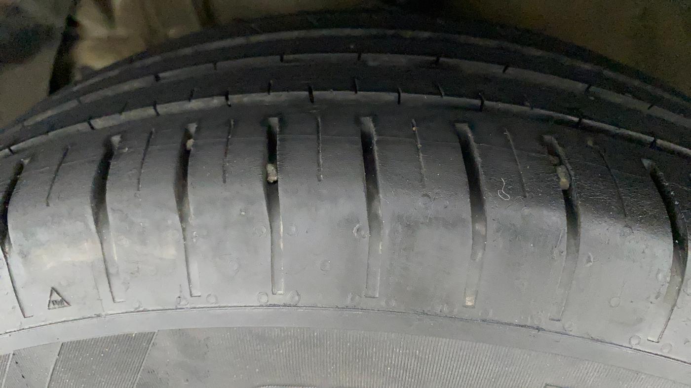 2020 Mahindra XUV300 W4 1.5 DIESEL, Diesel, Manual, 45,431 km, Left Front Tyre Tread
