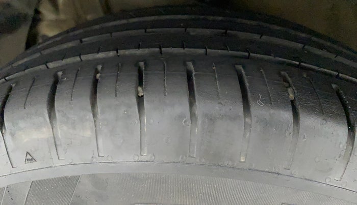 2020 Mahindra XUV300 W4 1.5 DIESEL, Diesel, Manual, 45,431 km, Left Front Tyre Tread