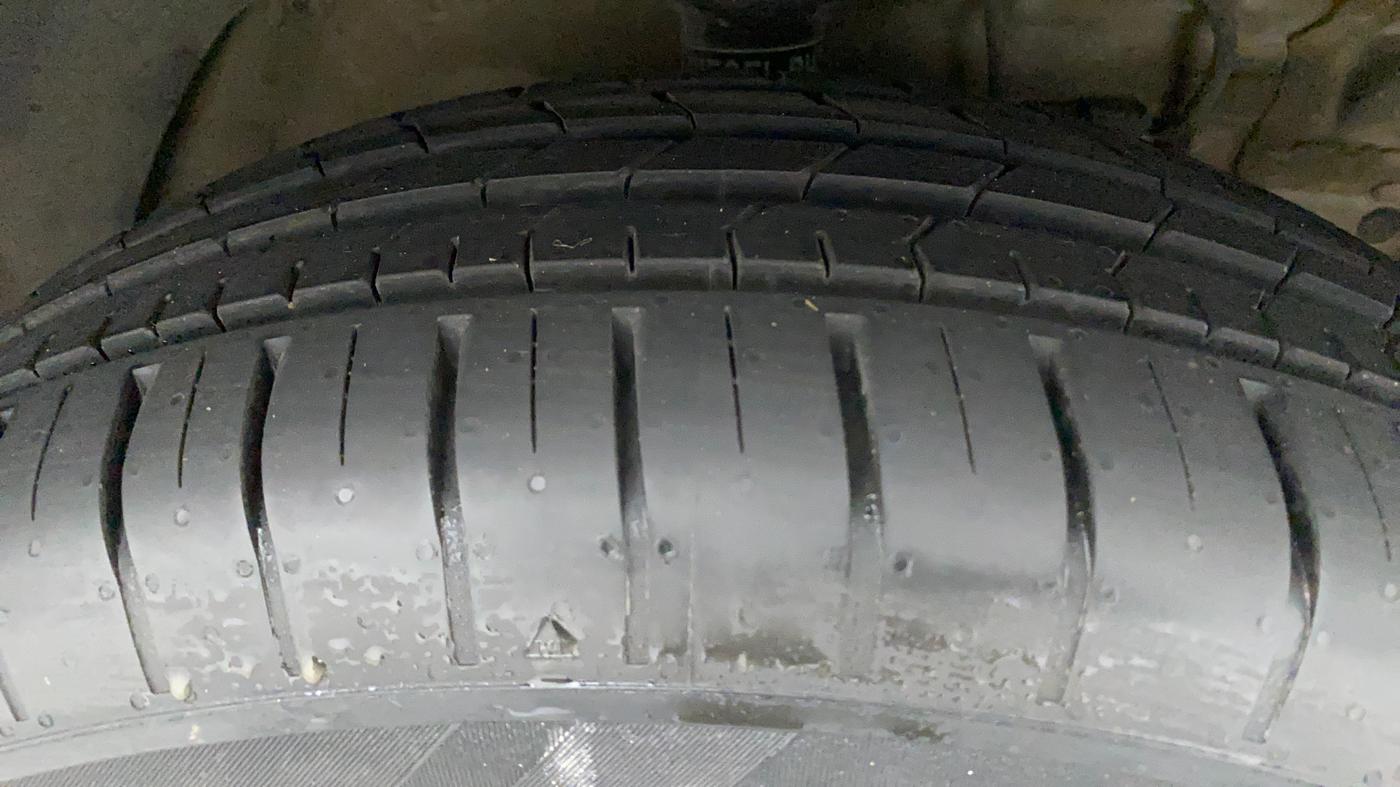 2020 Mahindra XUV300 W4 1.5 DIESEL, Diesel, Manual, 45,431 km, Right Front Tyre Tread
