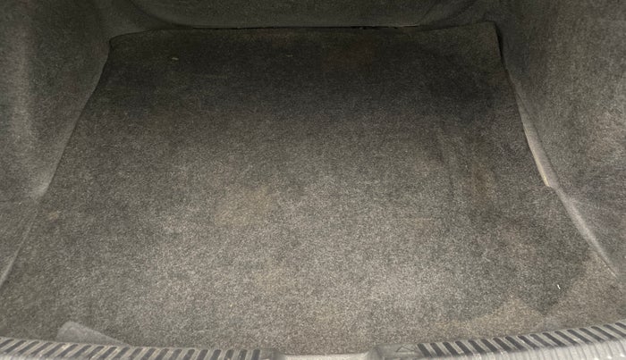 2014 Volkswagen Vento HIGHLINE PETROL AT, Petrol, Automatic, 92,209 km, Boot Inside