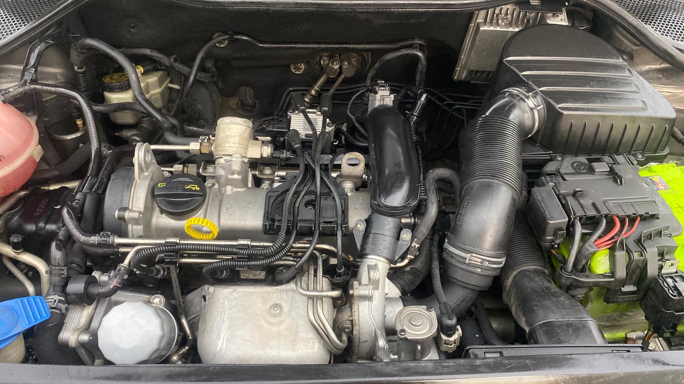 2014 Volkswagen Vento HIGHLINE PETROL AT, Petrol, Automatic, 93,694 km, Engine View