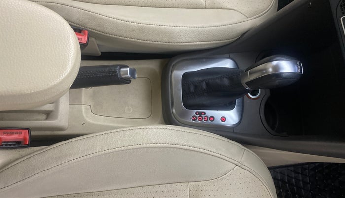 2014 Volkswagen Vento HIGHLINE PETROL AT, Petrol, Automatic, 92,209 km, Gear Lever