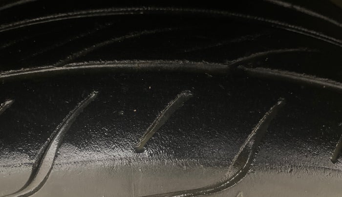 2014 Volkswagen Vento HIGHLINE PETROL AT, Petrol, Automatic, 92,209 km, Right Front Tyre Tread