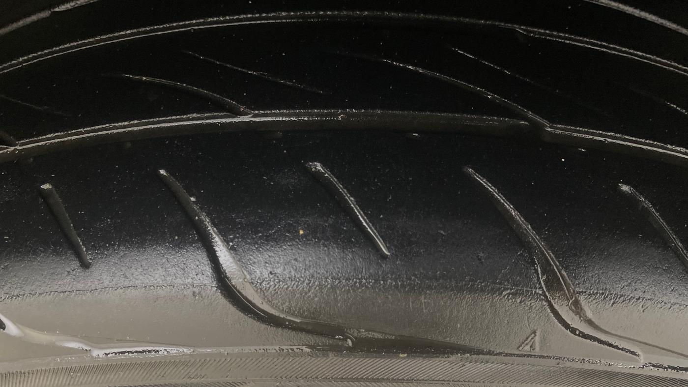 2014 Volkswagen Vento HIGHLINE PETROL AT, Petrol, Automatic, 93,694 km, Left Rear Tyre Tread
