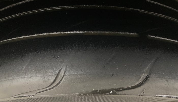 2014 Volkswagen Vento HIGHLINE PETROL AT, Petrol, Automatic, 92,209 km, Right Rear Tyre Tread