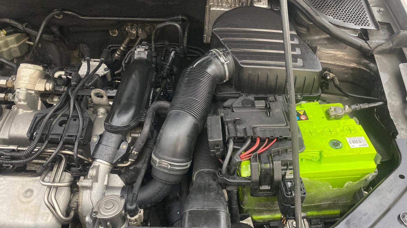 2014 Volkswagen Vento HIGHLINE PETROL AT, Petrol, Automatic, 93,694 km, Engine View - Left