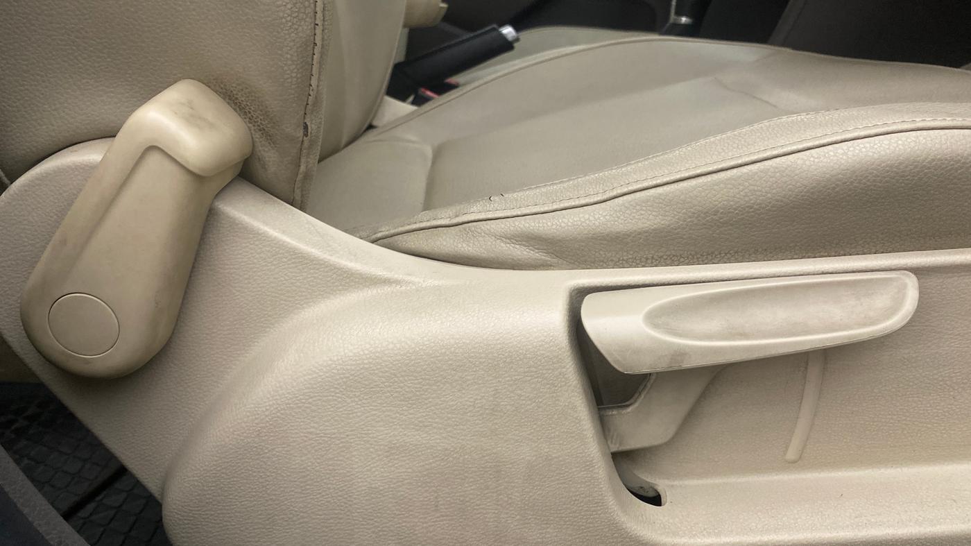 2014 Volkswagen Vento HIGHLINE PETROL AT, Petrol, Automatic, 93,694 km, Driver Side Adjustment Panel