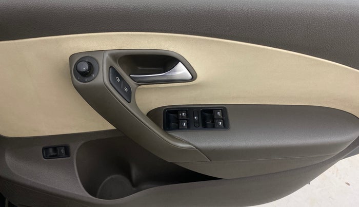 2014 Volkswagen Vento HIGHLINE PETROL AT, Petrol, Automatic, 92,209 km, Driver Side Door Panels Control