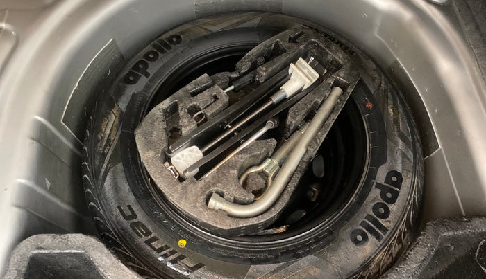 2014 Volkswagen Vento HIGHLINE PETROL AT, Petrol, Automatic, 92,209 km, Spare Tyre