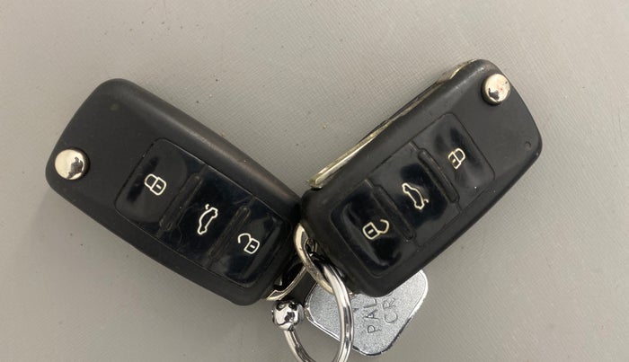 2014 Volkswagen Vento HIGHLINE PETROL AT, Petrol, Automatic, 92,209 km, Key Close Up