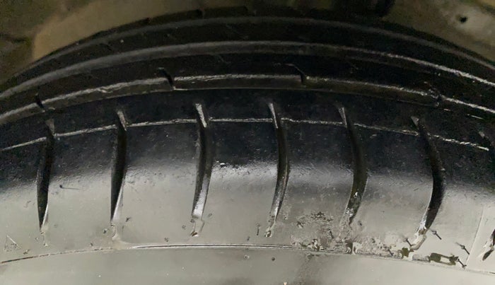 2015 Maruti Swift VXI, Petrol, Manual, 75,314 km, Right Front Tyre Tread