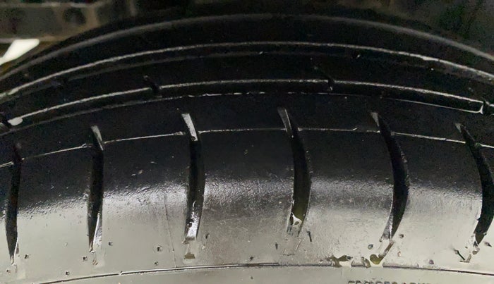 2015 Maruti Swift VXI, Petrol, Manual, 75,314 km, Right Rear Tyre Tread