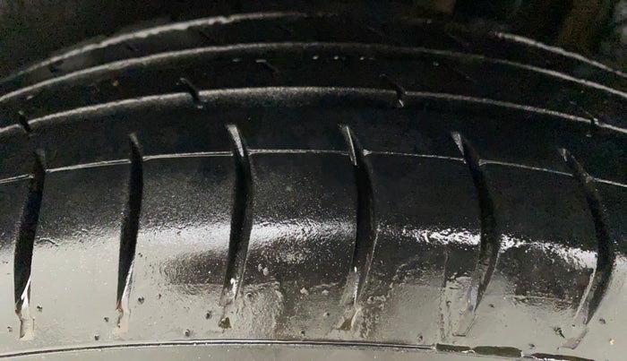 2015 Maruti Swift VXI, Petrol, Manual, 75,314 km, Left Rear Tyre Tread