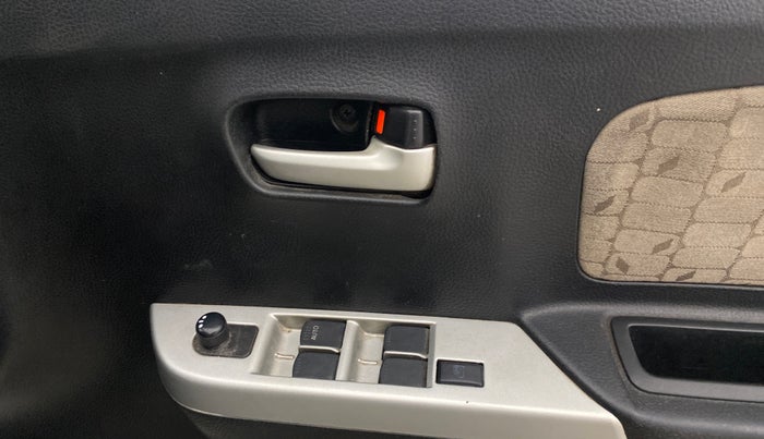 2013 Maruti Wagon R 1.0 VXI, Petrol, Manual, 1,07,300 km, Driver Side Door Panels Control