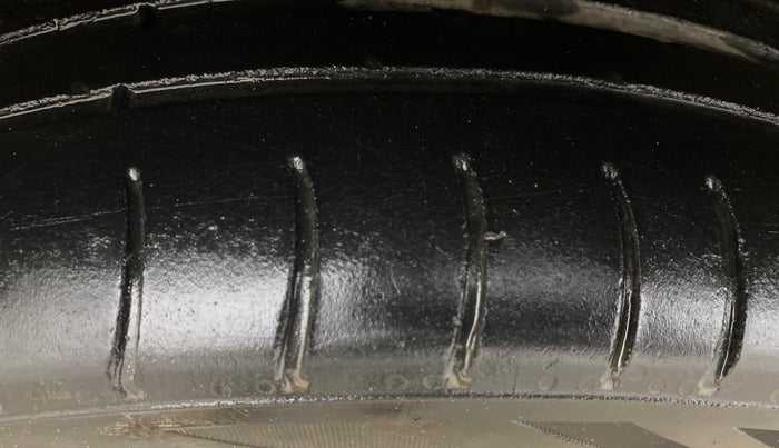 2013 Maruti Wagon R 1.0 VXI, Petrol, Manual, 1,07,300 km, Left Front Tyre Tread