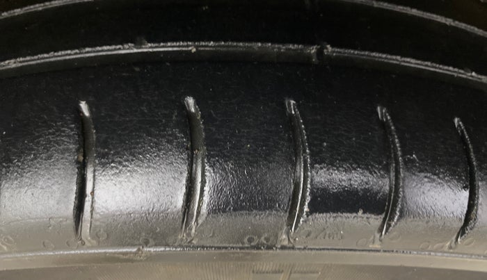 2013 Maruti Wagon R 1.0 VXI, Petrol, Manual, 1,07,300 km, Right Front Tyre Tread