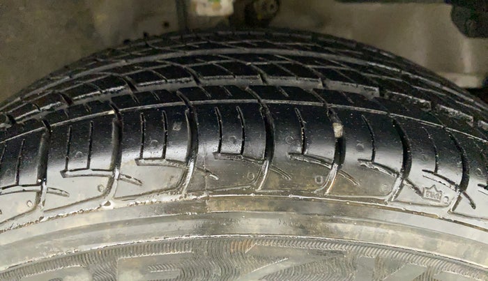2013 Honda Brio E MT, Petrol, Manual, 21,682 km, Right Front Tyre Tread