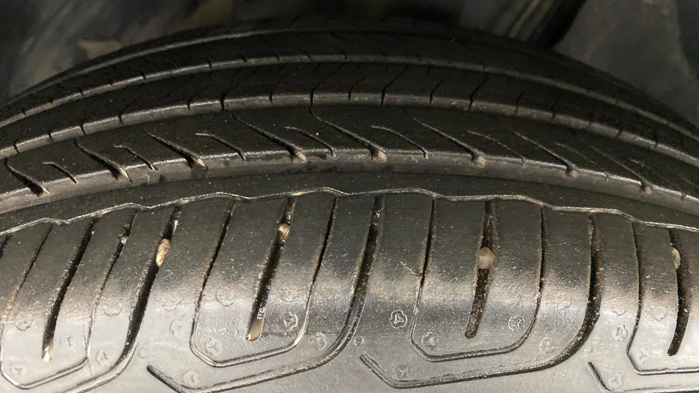 2021 Volkswagen TAIGUN TOPLINE 1.0 TSI MT, Petrol, Manual, 5,745 km, Left Front Tyre Tread