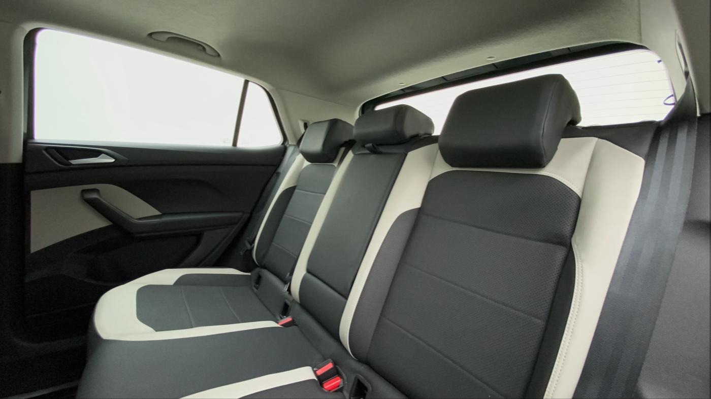 2021 Volkswagen TAIGUN TOPLINE 1.0 TSI MT, Petrol, Manual, 5,745 km, Right Side Rear Door Cabin