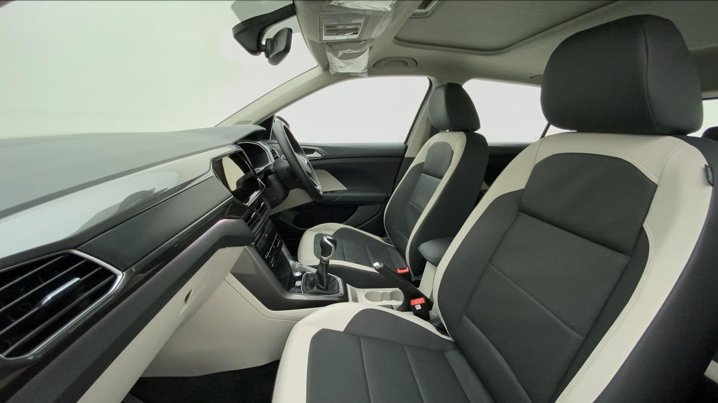 2021 Volkswagen TAIGUN TOPLINE 1.0 TSI MT, Petrol, Manual, 5,745 km, Right Side Front Door Cabin