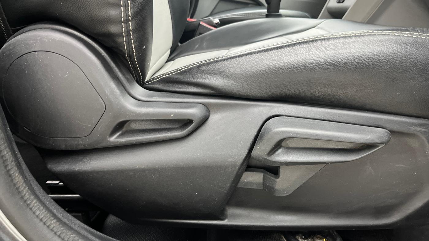 2020 Tata Tiago XZ PETROL, Petrol, Manual, 1,07,563 km, Driver Side Adjustment Panel