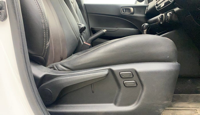 2024 Hyundai VENUE SX(O) 1.0 Turbo DCT Knight Edition, Petrol, Automatic, 15,504 km, Driver Side Adjustment Panel