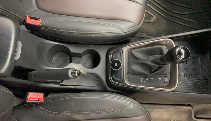 2024 Hyundai VENUE SX(O) 1.0 Turbo DCT Knight Edition, Petrol, Automatic, 15,504 km, Gear Lever