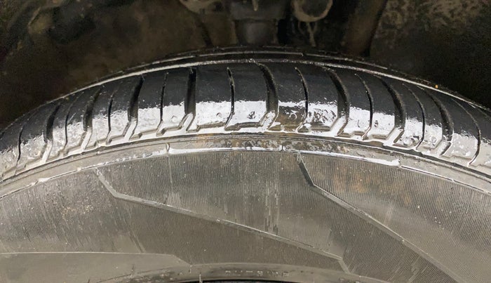 2024 Hyundai VENUE SX(O) 1.0 Turbo DCT Knight Edition, Petrol, Automatic, 15,504 km, Right Front Tyre Tread