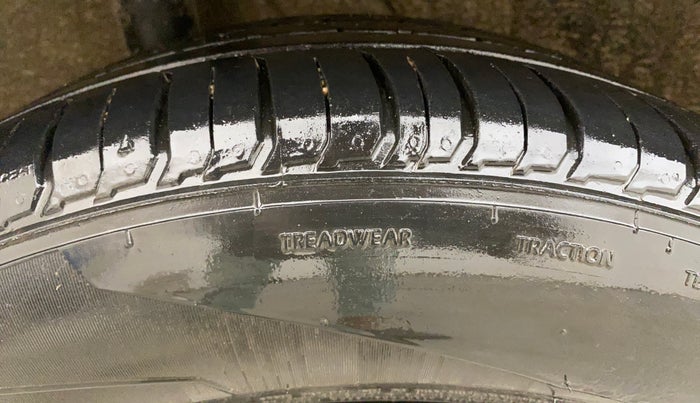 2024 Hyundai VENUE SX(O) 1.0 Turbo DCT Knight Edition, Petrol, Automatic, 15,504 km, Right Rear Tyre Tread