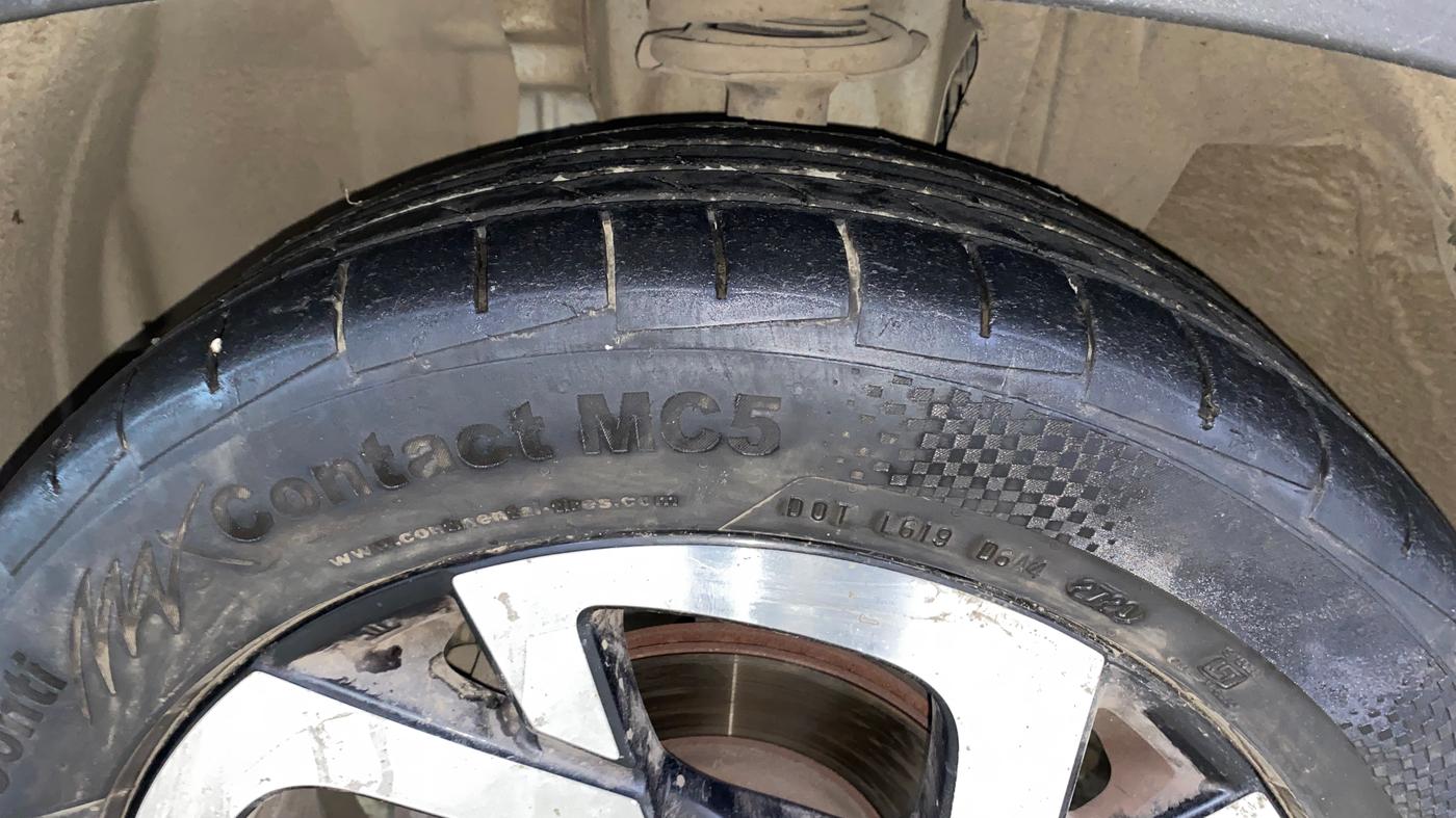 2021 Nissan MAGNITE XV PREMIUM TURBO (O) CVT DUAL TONE, Petrol, Automatic, 51,217 km, Left Front Tyre Tread