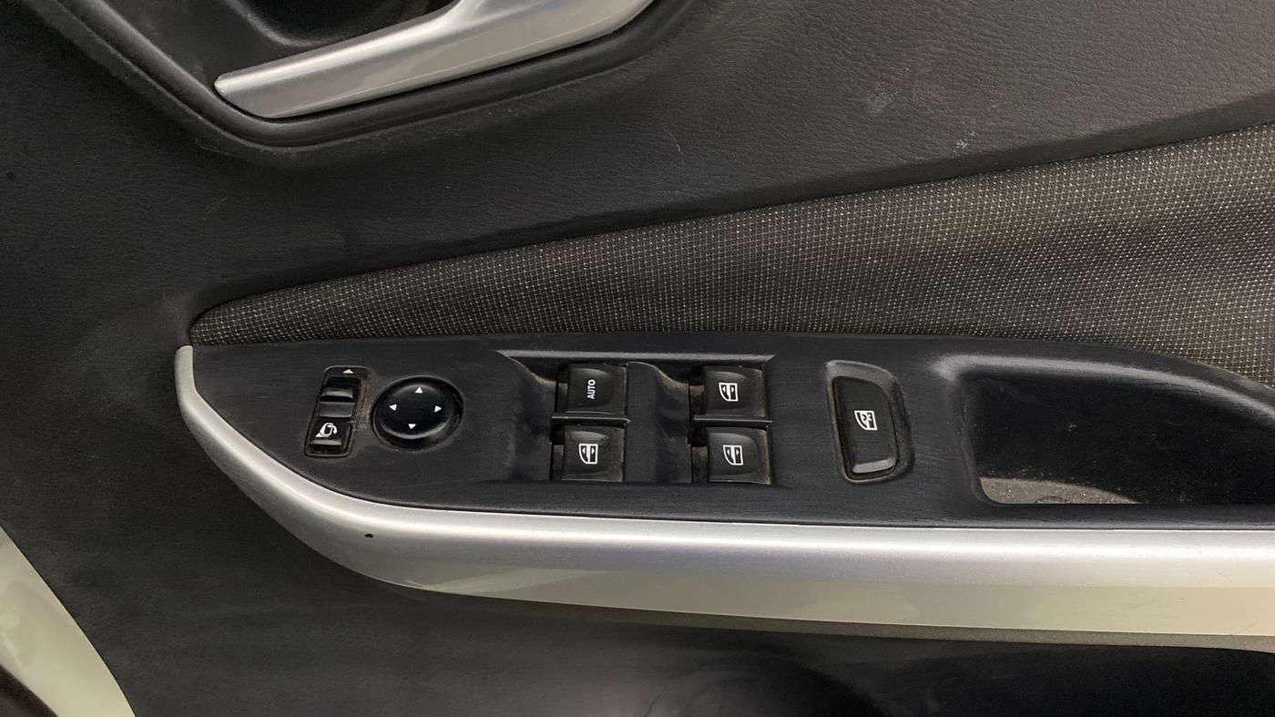 2021 Nissan MAGNITE XV PREMIUM TURBO (O) CVT DUAL TONE, Petrol, Automatic, 51,217 km, Driver Side Door Panels Control
