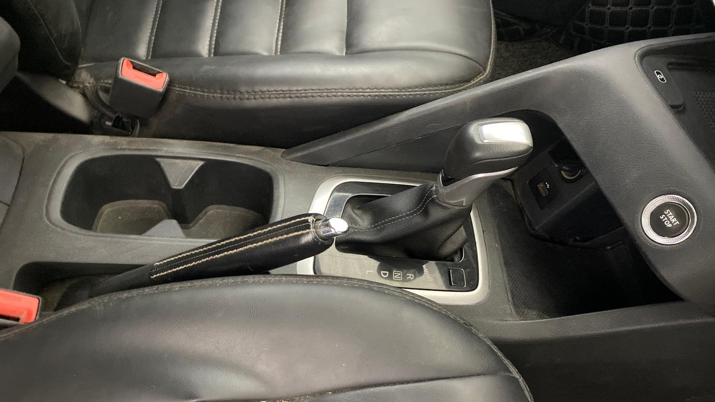 2021 Nissan MAGNITE XV PREMIUM TURBO (O) CVT DUAL TONE, Petrol, Automatic, 51,217 km, Gear Lever