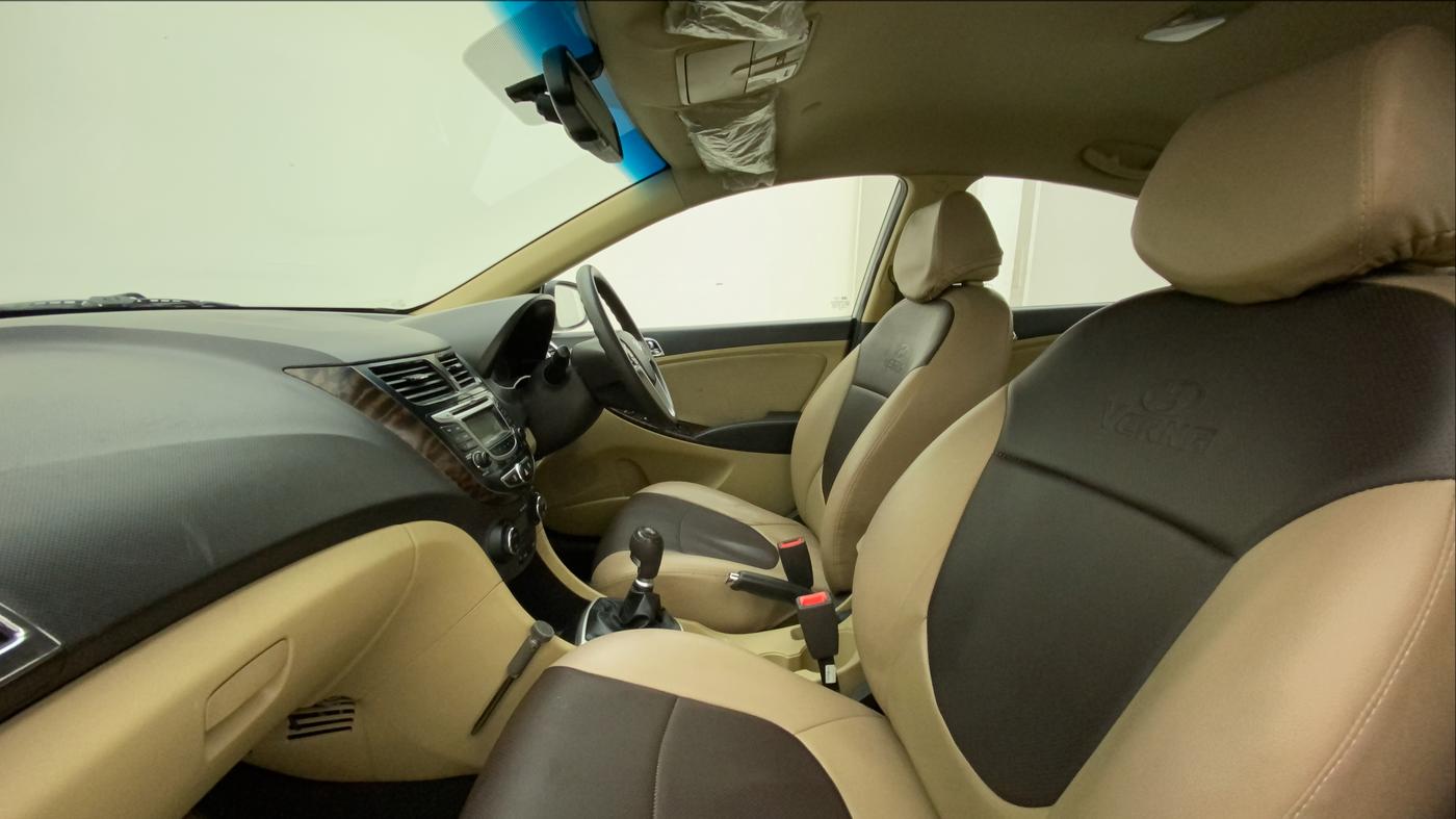 2013 Hyundai Verna FLUIDIC 1.6 VTVT EX, Petrol, Manual, 42,394 km, Right Side Front Door Cabin