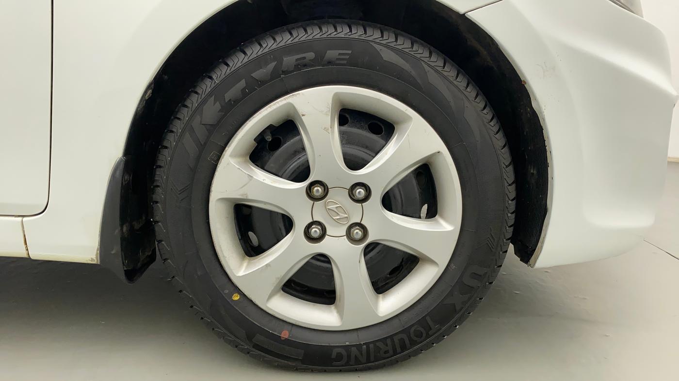 2013 Hyundai Verna FLUIDIC 1.6 VTVT EX, Petrol, Manual, 42,394 km, Right Front Wheel