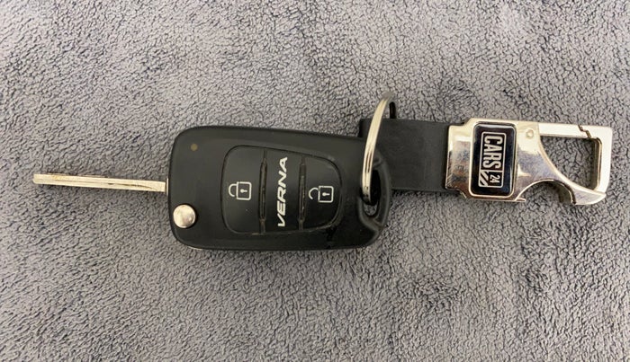 2013 Hyundai Verna FLUIDIC 1.6 VTVT EX, Petrol, Manual, 42,394 km, Key Close Up