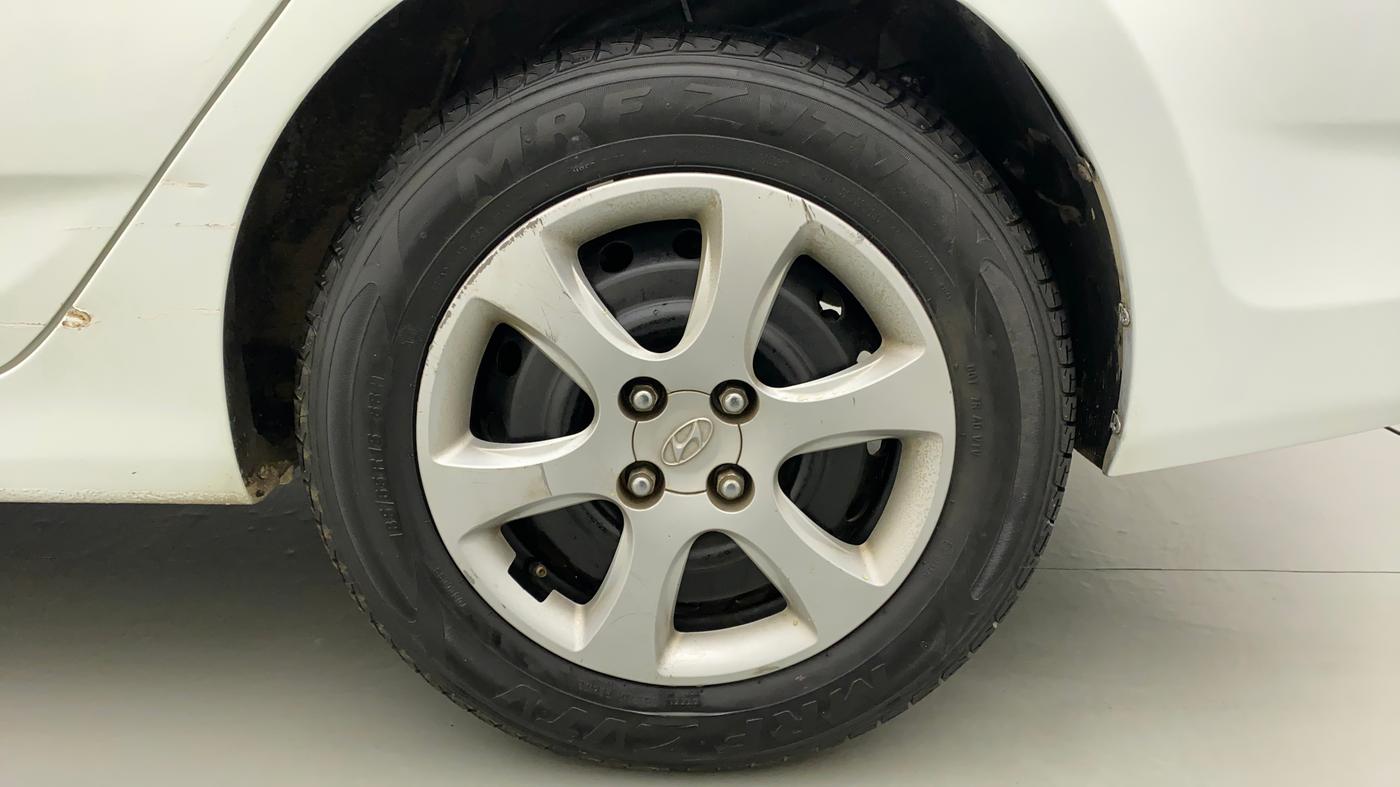 2013 Hyundai Verna FLUIDIC 1.6 VTVT EX, Petrol, Manual, 42,394 km, Left Rear Wheel