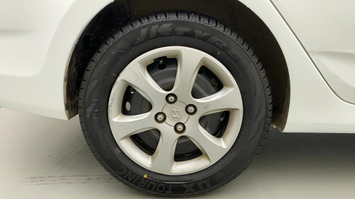 2013 Hyundai Verna FLUIDIC 1.6 VTVT EX, Petrol, Manual, 42,394 km, Right Rear Wheel