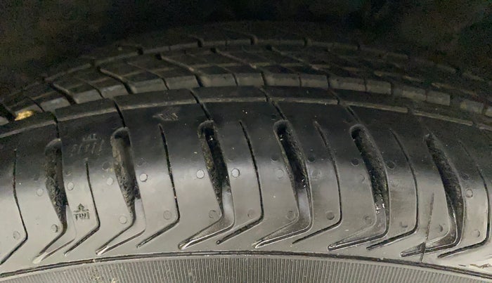 2013 Hyundai Verna FLUIDIC 1.6 VTVT EX, Petrol, Manual, 42,394 km, Right Front Tyre Tread